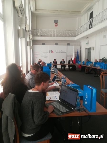 Zdjęcie w galerii na portalu naszraciborz.pl: Rektor PWSZ w Raciborzu na Międzynarodowym Seminarium w Warszawie wiadomości z regionu