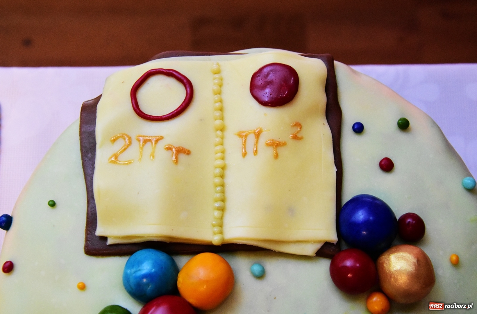 Zdjęcie w galerii na portalu naszraciborz.pl: Święto liczb niewymiernych w ZSO numer 1 wiadomości z regionu