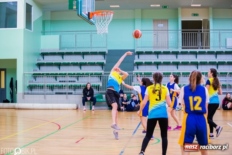 Zdjęcie w galerii na portalu naszraciborz.pl: Miejskie finały koszykówki dziewcząt w Arenie Rafako wiadomości z regionu