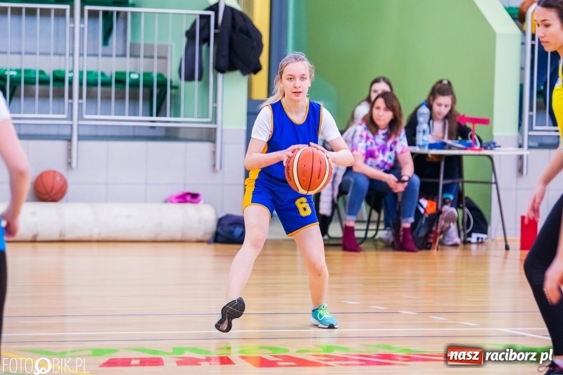 Zdjęcie w galerii na portalu naszraciborz.pl: Miejskie finały koszykówki dziewcząt w Arenie Rafako wiadomości z regionu
