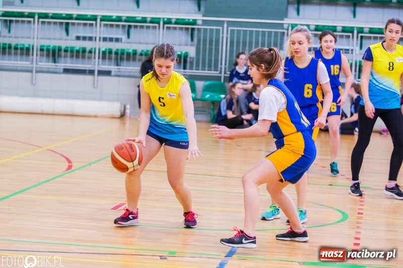Zdjęcie w galerii na portalu naszraciborz.pl: Miejskie finały koszykówki dziewcząt w Arenie Rafako wiadomości z regionu