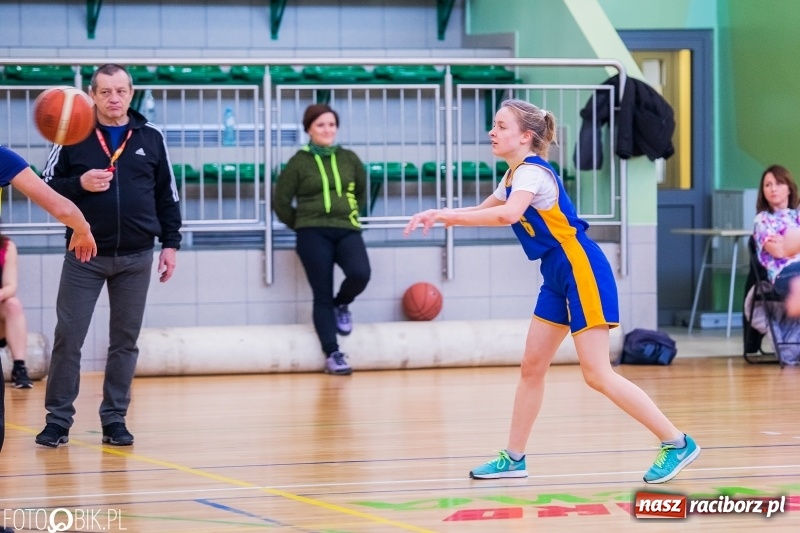 Zdjęcie w galerii na portalu naszraciborz.pl: Miejskie finały koszykówki dziewcząt w Arenie Rafako wiadomości z regionu