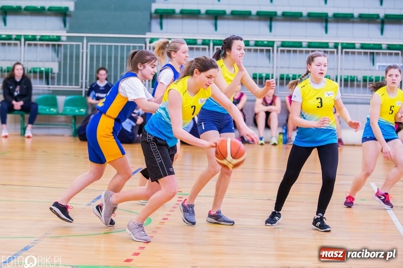 Zdjęcie w galerii na portalu naszraciborz.pl: Miejskie finały koszykówki dziewcząt w Arenie Rafako wiadomości z regionu