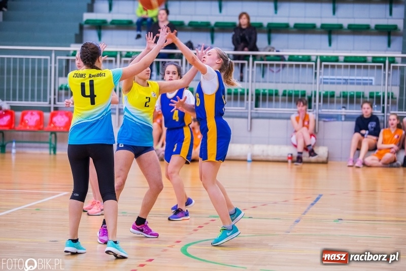 Zdjęcie w galerii na portalu naszraciborz.pl: Miejskie finały koszykówki dziewcząt w Arenie Rafako wiadomości z regionu