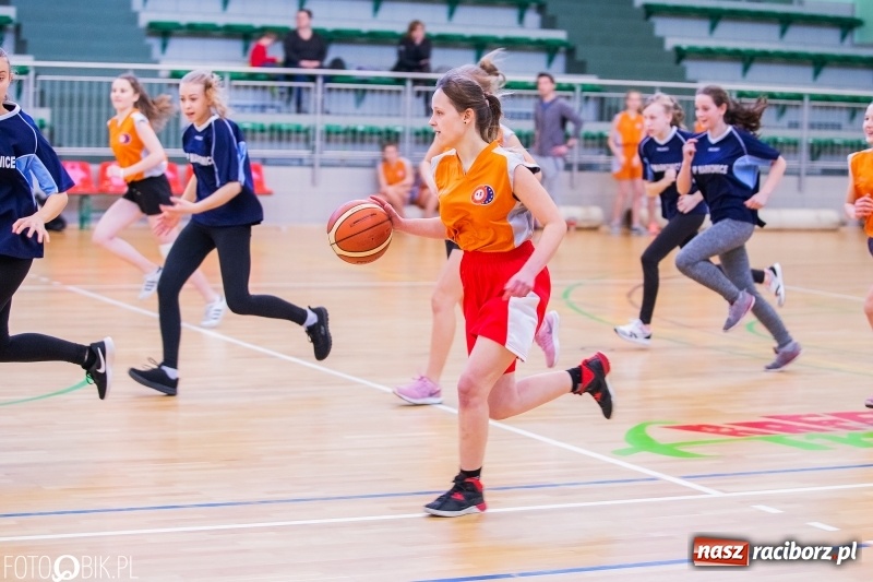 Zdjęcie w galerii na portalu naszraciborz.pl: Miejskie finały koszykówki dziewcząt w Arenie Rafako wiadomości z regionu