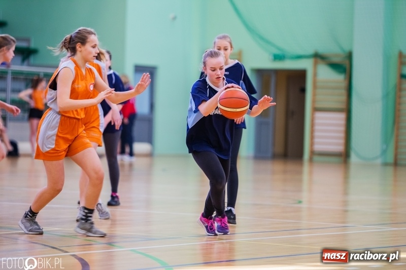 Zdjęcie w galerii na portalu naszraciborz.pl: Miejskie finały koszykówki dziewcząt w Arenie Rafako wiadomości z regionu