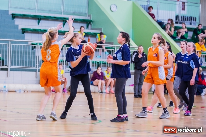 Zdjęcie w galerii na portalu naszraciborz.pl: Miejskie finały koszykówki dziewcząt w Arenie Rafako wiadomości z regionu