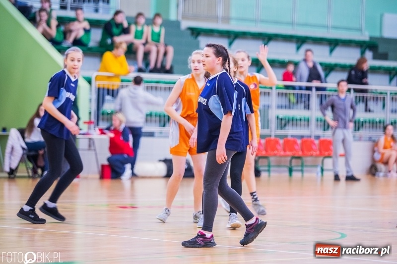 Zdjęcie w galerii na portalu naszraciborz.pl: Miejskie finały koszykówki dziewcząt w Arenie Rafako wiadomości z regionu
