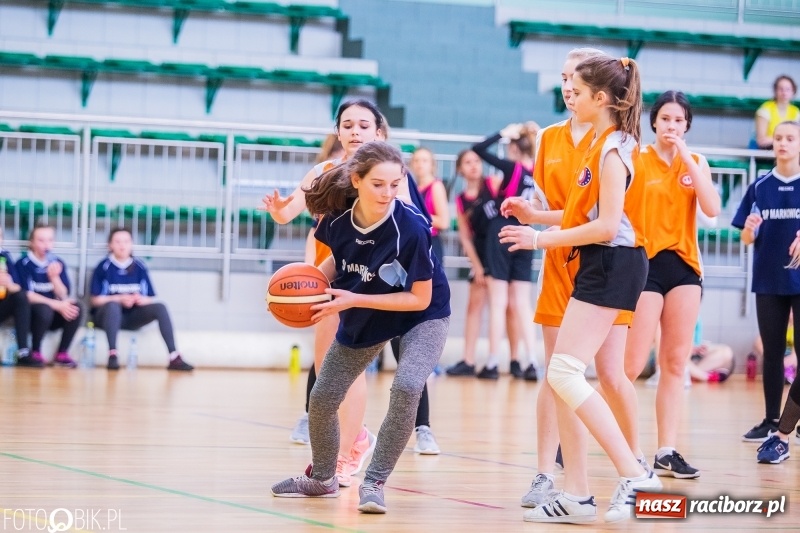 Zdjęcie w galerii na portalu naszraciborz.pl: Miejskie finały koszykówki dziewcząt w Arenie Rafako wiadomości z regionu