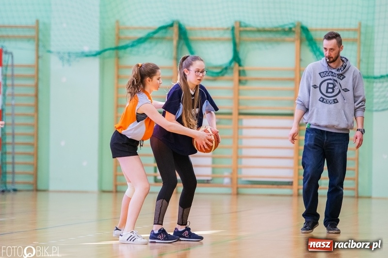 Zdjęcie w galerii na portalu naszraciborz.pl: Miejskie finały koszykówki dziewcząt w Arenie Rafako wiadomości z regionu