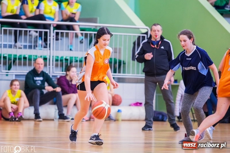 Zdjęcie w galerii na portalu naszraciborz.pl: Miejskie finały koszykówki dziewcząt w Arenie Rafako wiadomości z regionu