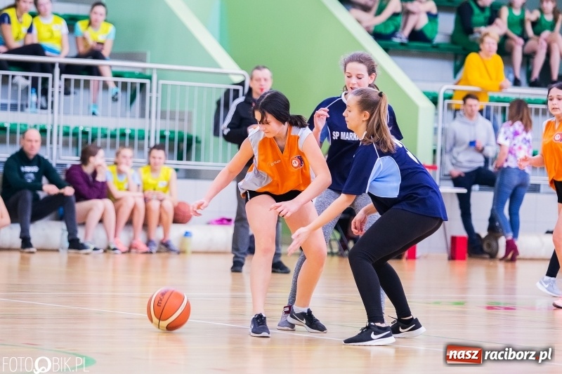 Zdjęcie w galerii na portalu naszraciborz.pl: Miejskie finały koszykówki dziewcząt w Arenie Rafako wiadomości z regionu