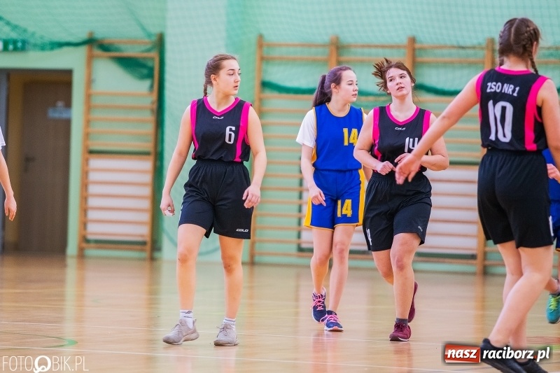 Zdjęcie w galerii na portalu naszraciborz.pl: Miejskie finały koszykówki dziewcząt w Arenie Rafako wiadomości z regionu