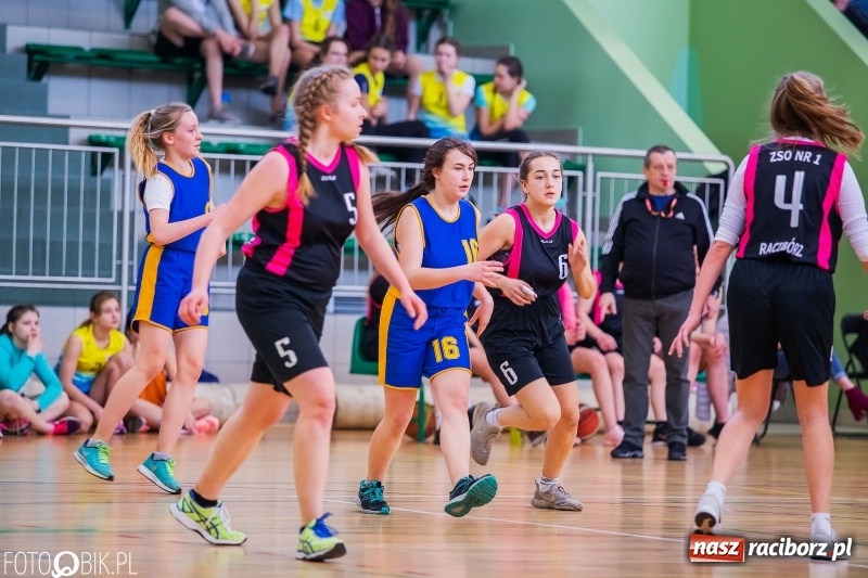 Zdjęcie w galerii na portalu naszraciborz.pl: Miejskie finały koszykówki dziewcząt w Arenie Rafako wiadomości z regionu