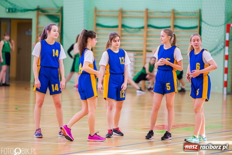 Zdjęcie w galerii na portalu naszraciborz.pl: Miejskie finały koszykówki dziewcząt w Arenie Rafako wiadomości z regionu