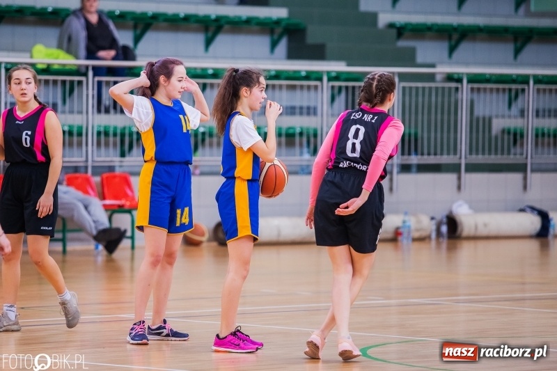 Zdjęcie w galerii na portalu naszraciborz.pl: Miejskie finały koszykówki dziewcząt w Arenie Rafako wiadomości z regionu