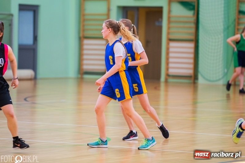 Zdjęcie w galerii na portalu naszraciborz.pl: Miejskie finały koszykówki dziewcząt w Arenie Rafako wiadomości z regionu