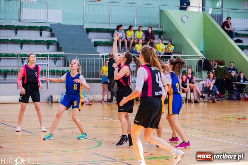 Zdjęcie w galerii na portalu naszraciborz.pl: Miejskie finały koszykówki dziewcząt w Arenie Rafako wiadomości z regionu