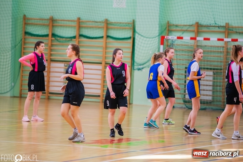 Zdjęcie w galerii na portalu naszraciborz.pl: Miejskie finały koszykówki dziewcząt w Arenie Rafako wiadomości z regionu
