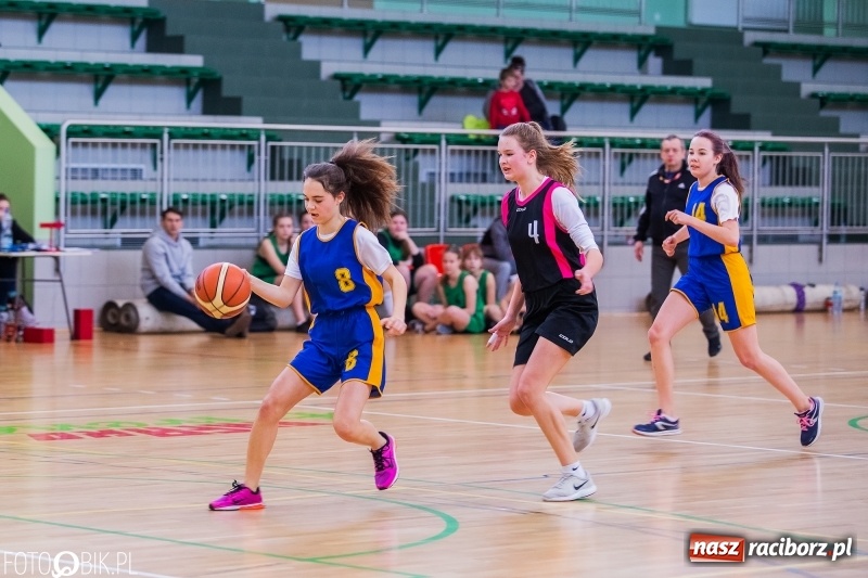 Zdjęcie w galerii na portalu naszraciborz.pl: Miejskie finały koszykówki dziewcząt w Arenie Rafako wiadomości z regionu