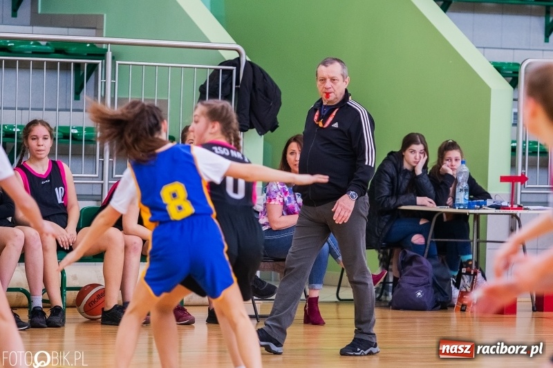 Zdjęcie w galerii na portalu naszraciborz.pl: Miejskie finały koszykówki dziewcząt w Arenie Rafako wiadomości z regionu