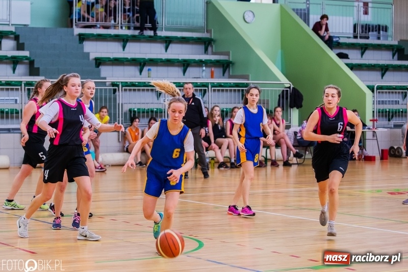 Zdjęcie w galerii na portalu naszraciborz.pl: Miejskie finały koszykówki dziewcząt w Arenie Rafako wiadomości z regionu