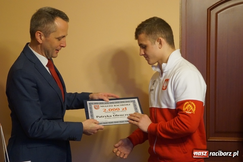 Zdjęcie w galerii na portalu naszraciborz.pl: Prezydent Dariusz Polowy spotkał się z wicemistrzem Europy w zapasach wiadomości z regionu