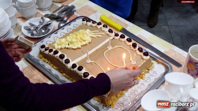 Zdjęcie w galerii na portalu naszraciborz.pl: Huczne 5. urodziny Klubu Przyjaciół Biblioteki na Ostrogu wiadomości z regionu