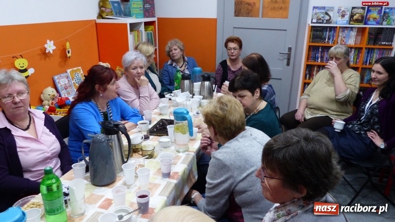 Zdjęcie w galerii na portalu naszraciborz.pl: Huczne 5. urodziny Klubu Przyjaciół Biblioteki na Ostrogu wiadomości z regionu