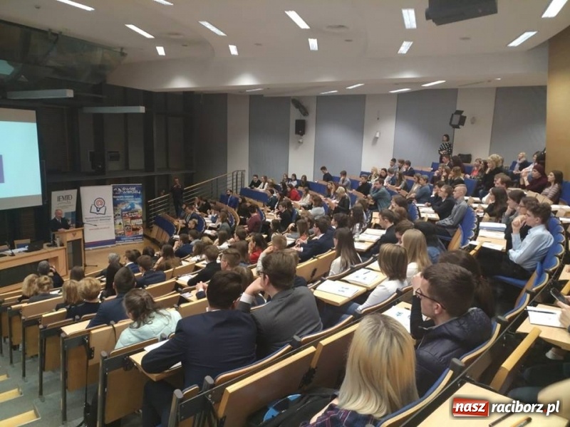 Zdjęcie w galerii na portalu naszraciborz.pl: Anna Wieczorek z II LO laureatką centralnego etapu Olimpiady Wiedzy o Mediach  wiadomości z regionu