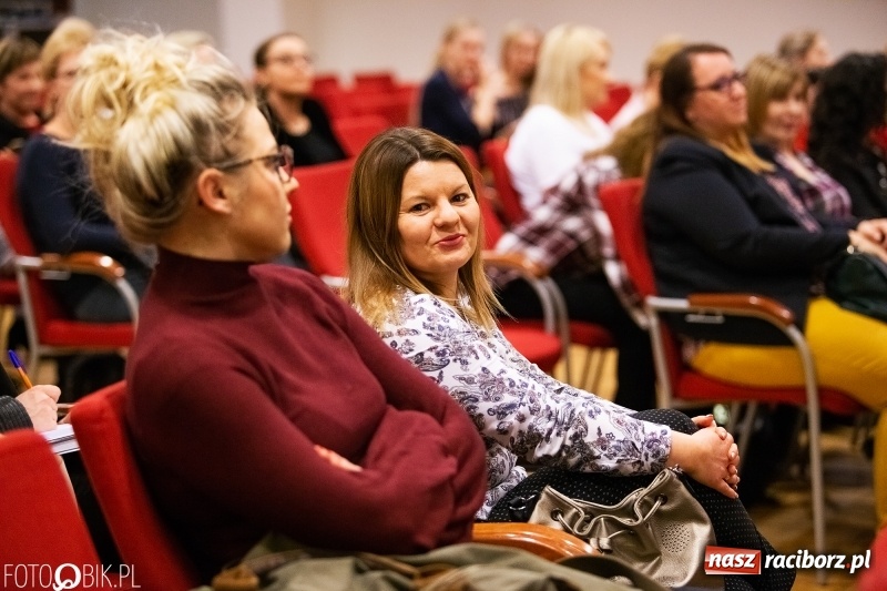 Zdjęcie w galerii na portalu naszraciborz.pl: Era Nowych Kobiet by Joanna Przetakiewicz na Zamku Piastowskim wiadomości z regionu