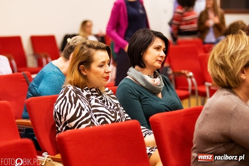 Zdjęcie w galerii na portalu naszraciborz.pl: Era Nowych Kobiet by Joanna Przetakiewicz na Zamku Piastowskim wiadomości z regionu