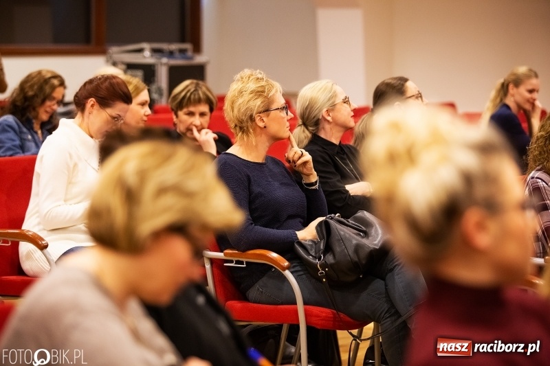 Zdjęcie w galerii na portalu naszraciborz.pl: Era Nowych Kobiet by Joanna Przetakiewicz na Zamku Piastowskim wiadomości z regionu