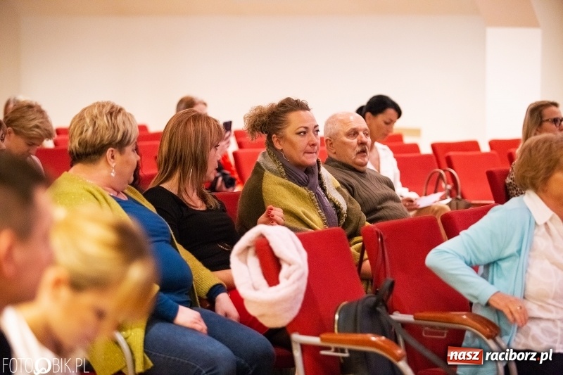 Zdjęcie w galerii na portalu naszraciborz.pl: Era Nowych Kobiet by Joanna Przetakiewicz na Zamku Piastowskim wiadomości z regionu