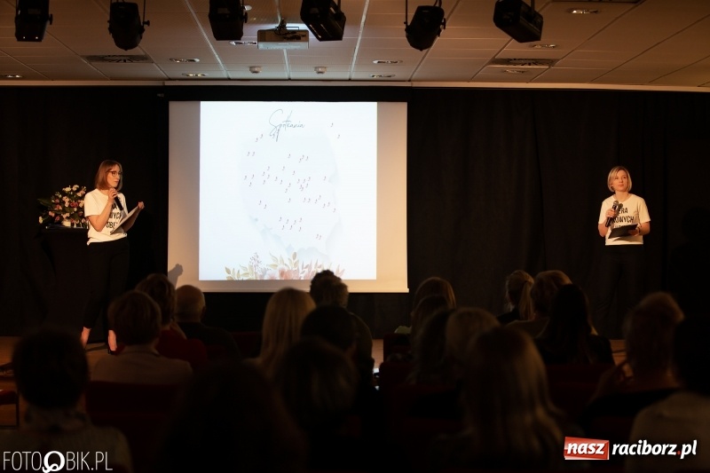 Zdjęcie w galerii na portalu naszraciborz.pl: Era Nowych Kobiet by Joanna Przetakiewicz na Zamku Piastowskim wiadomości z regionu