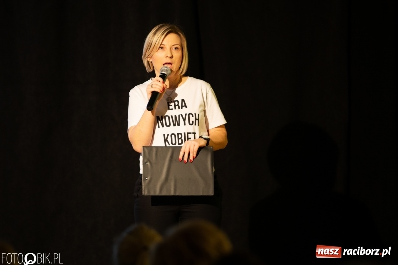 Zdjęcie w galerii na portalu naszraciborz.pl: Era Nowych Kobiet by Joanna Przetakiewicz na Zamku Piastowskim wiadomości z regionu