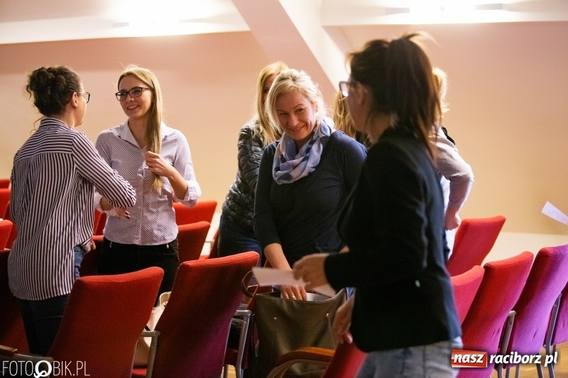 Zdjęcie w galerii na portalu naszraciborz.pl: Era Nowych Kobiet by Joanna Przetakiewicz na Zamku Piastowskim wiadomości z regionu