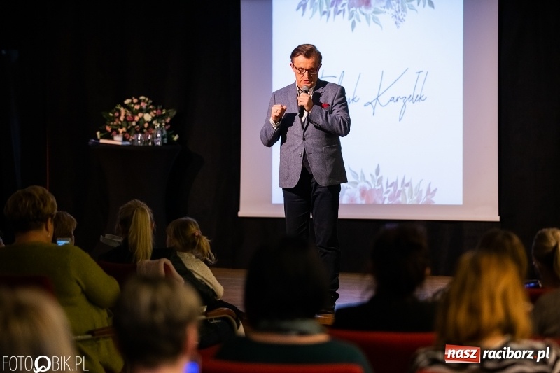 Zdjęcie w galerii na portalu naszraciborz.pl: Era Nowych Kobiet by Joanna Przetakiewicz na Zamku Piastowskim wiadomości z regionu