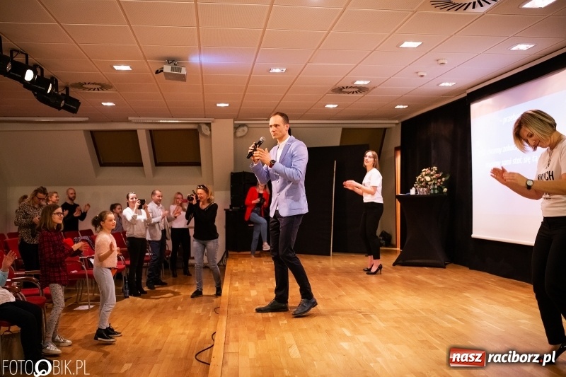 Zdjęcie w galerii na portalu naszraciborz.pl: Era Nowych Kobiet by Joanna Przetakiewicz na Zamku Piastowskim wiadomości z regionu