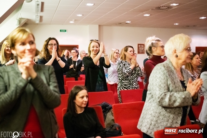 Zdjęcie w galerii na portalu naszraciborz.pl: Era Nowych Kobiet by Joanna Przetakiewicz na Zamku Piastowskim wiadomości z regionu