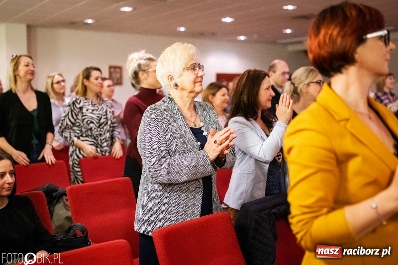Zdjęcie w galerii na portalu naszraciborz.pl: Era Nowych Kobiet by Joanna Przetakiewicz na Zamku Piastowskim wiadomości z regionu