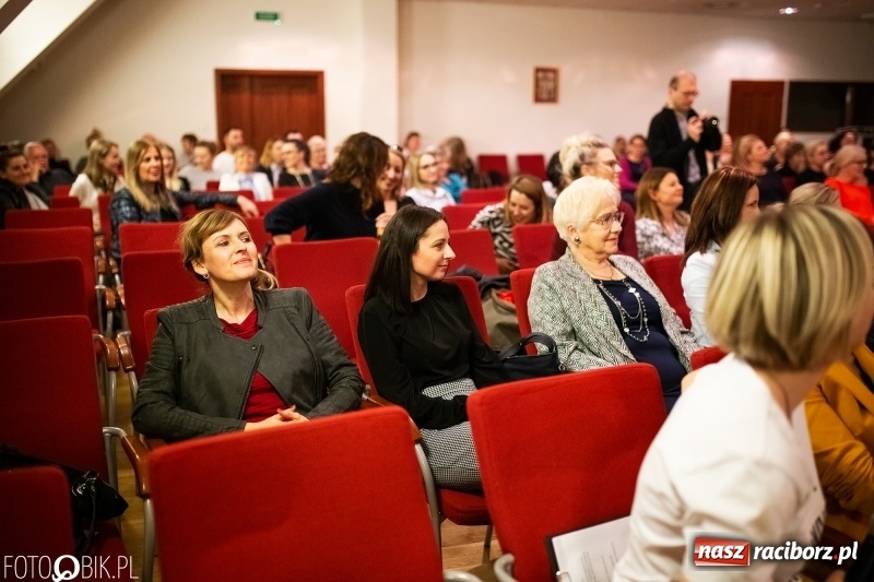 Zdjęcie w galerii na portalu naszraciborz.pl: Era Nowych Kobiet by Joanna Przetakiewicz na Zamku Piastowskim wiadomości z regionu