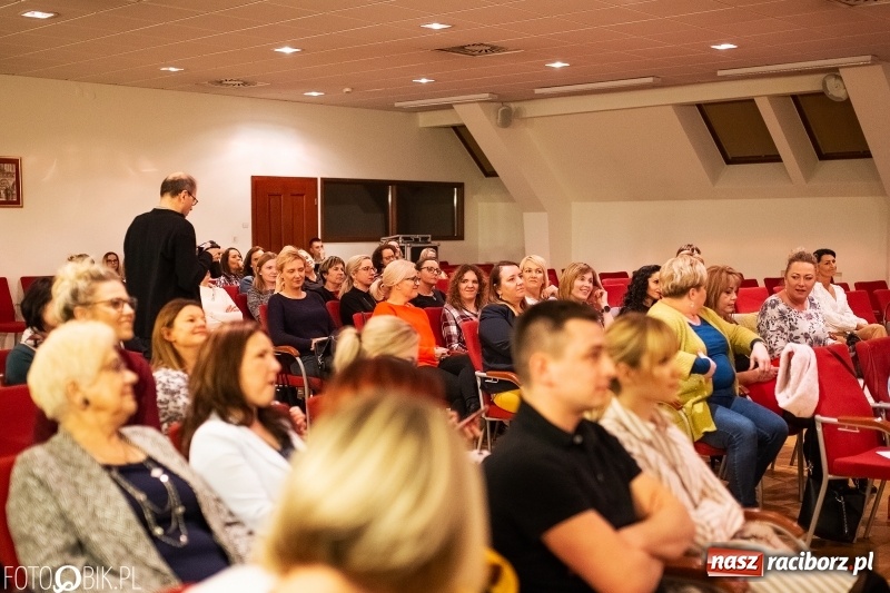 Zdjęcie w galerii na portalu naszraciborz.pl: Era Nowych Kobiet by Joanna Przetakiewicz na Zamku Piastowskim wiadomości z regionu