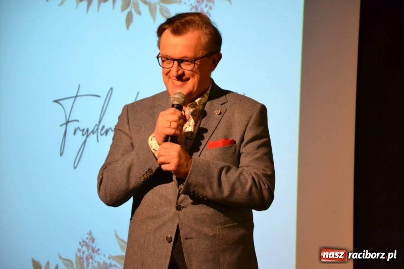 Zdjęcie w galerii na portalu naszraciborz.pl: Era Nowych Kobiet by Joanna Przetakiewicz na Zamku Piastowskim wiadomości z regionu