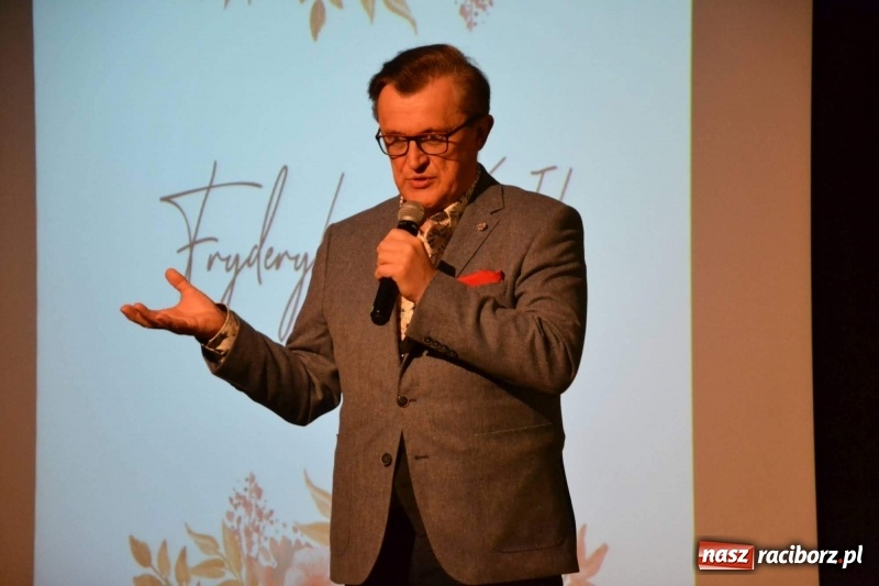 Zdjęcie w galerii na portalu naszraciborz.pl: Era Nowych Kobiet by Joanna Przetakiewicz na Zamku Piastowskim wiadomości z regionu