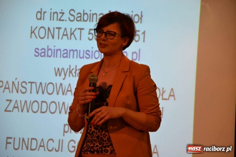 Zdjęcie w galerii na portalu naszraciborz.pl: Era Nowych Kobiet by Joanna Przetakiewicz na Zamku Piastowskim wiadomości z regionu