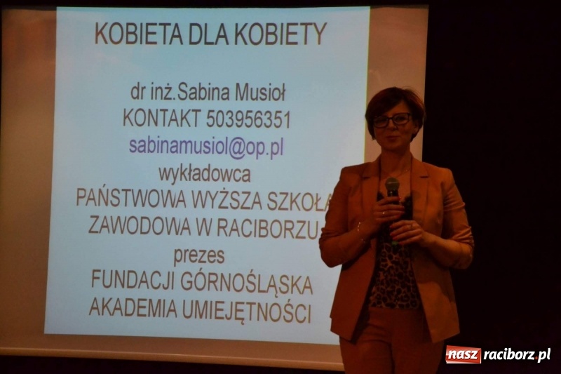 Zdjęcie w galerii na portalu naszraciborz.pl: Era Nowych Kobiet by Joanna Przetakiewicz na Zamku Piastowskim wiadomości z regionu