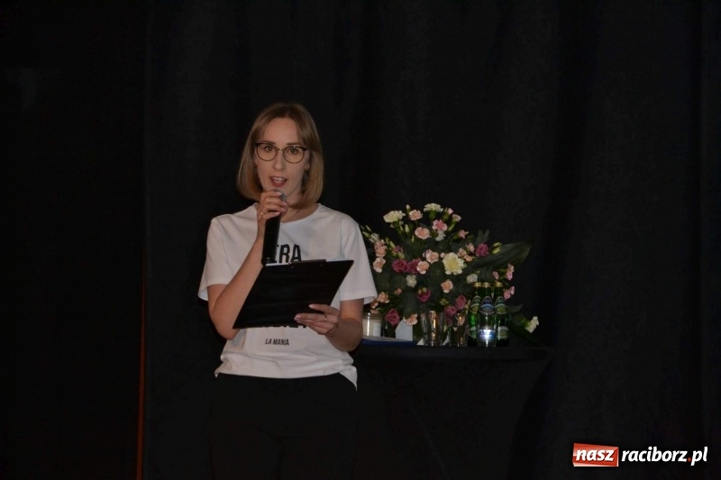 Zdjęcie w galerii na portalu naszraciborz.pl: Era Nowych Kobiet by Joanna Przetakiewicz na Zamku Piastowskim wiadomości z regionu