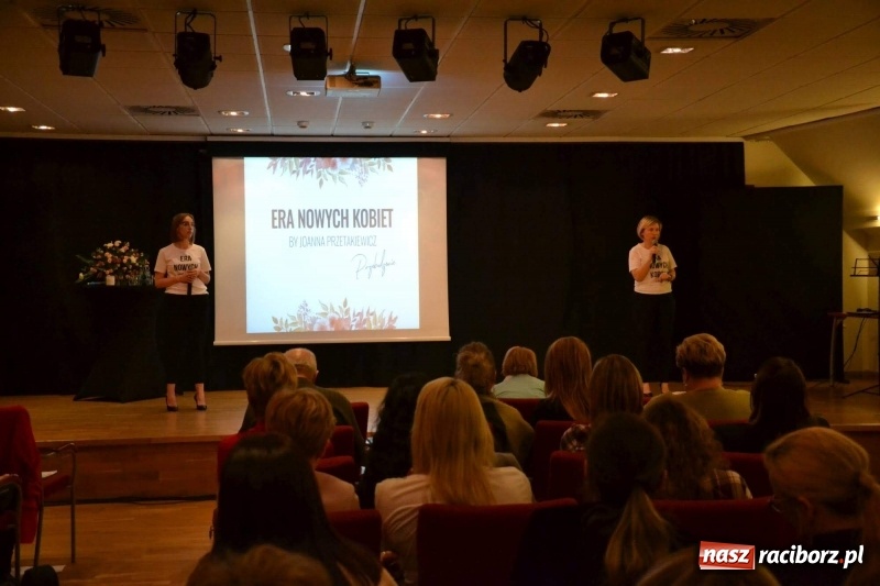 Zdjęcie w galerii na portalu naszraciborz.pl: Era Nowych Kobiet by Joanna Przetakiewicz na Zamku Piastowskim wiadomości z regionu