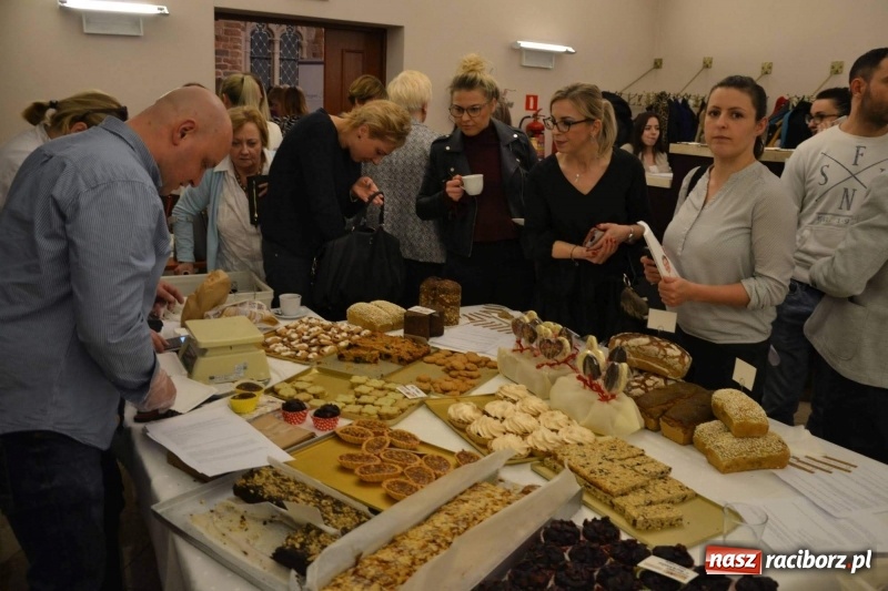 Zdjęcie w galerii na portalu naszraciborz.pl: Era Nowych Kobiet by Joanna Przetakiewicz na Zamku Piastowskim wiadomości z regionu